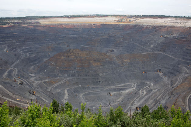 The proposed mine would be open-pit, similar to this one seen here in Russia (Photo credit: Andrey Rudakov/Bloomberg)